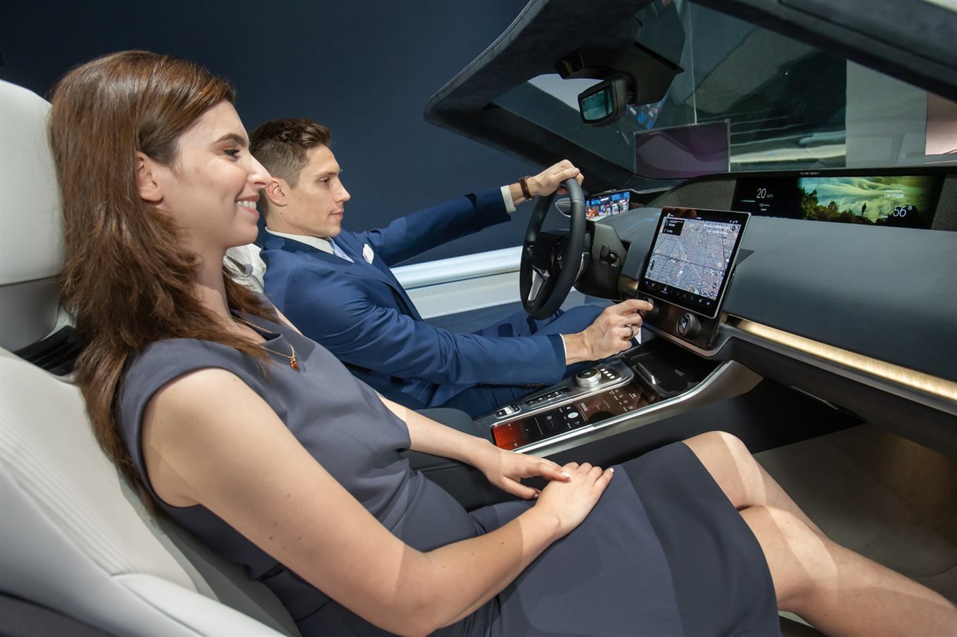 삼성전자가 자율주행 시대를 맞아 5G 기반의 ‘디지털 콕핏(Digital Cockpit) 2020’을 CES에서 선보였 다. 사진 | 삼성전자