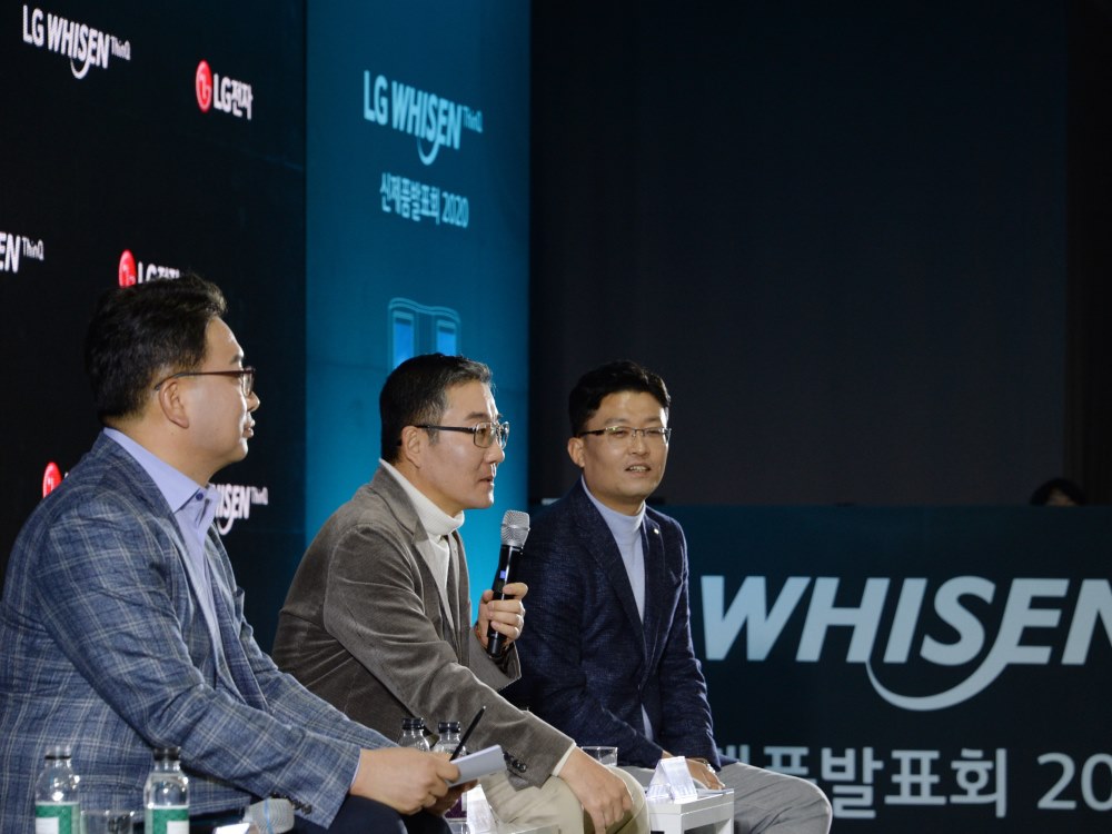 (왼쪽부터)배정현 LG전자 RAC연구개발담당 상무, 이감규 LG전자에어솔루션사업부장 부사장, 임정수 LG전자 한국B2B마케팅담당이 16일 서울 강남구 디자이너클럽에서 열린 2020년형 LG전자 ‘휘센 씽큐’ 에어컨 신제품 공개 기자간담회에서 질의응답을 진행하고 있다. 사진 | LG전자