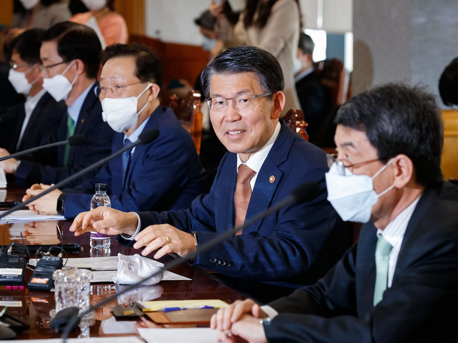은성수 금융위원장이 6일 서울 중구 은행연합회에서 열린 금융리스크 대응반 회의에서 모두발언을 하고 있는 모습. 사진ㅣ금융위원회